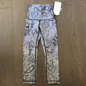 Lululemon NWT Wunder Under Crop Size 2 Hi-Rise